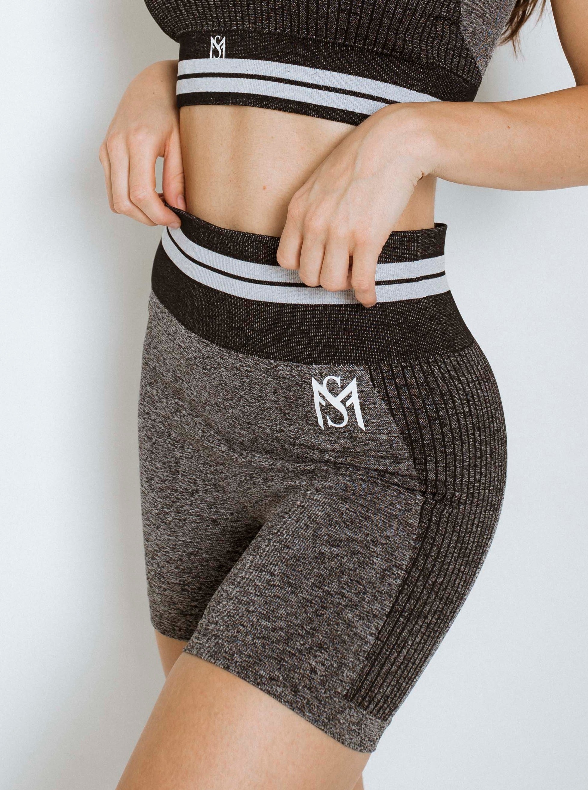 Bright lines dark grey shorts Sportmonkey
